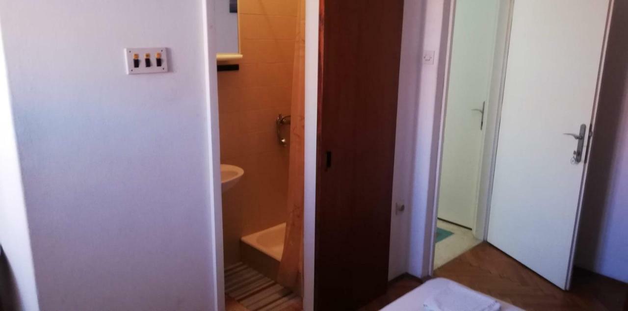 Marina Apartment End Rooms Вела-Лука Екстер'єр фото